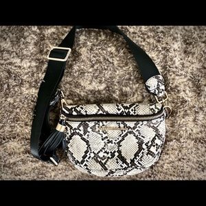 Quay snake bum bag